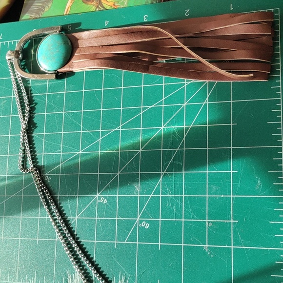 Long Blue howlite and faux leather necklace - Picture 2 of 5